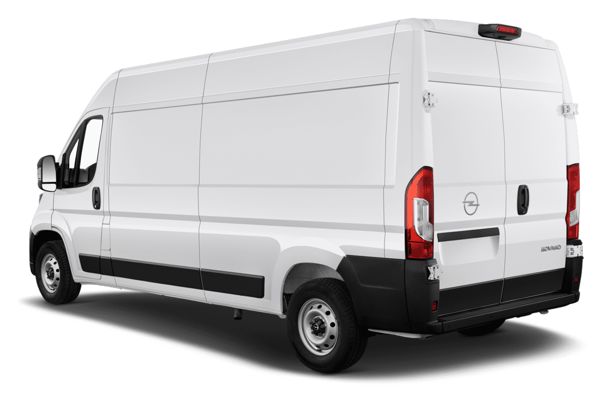 Schräge Heckansicht eines Opel Movano Kastenwagen, freigestellt