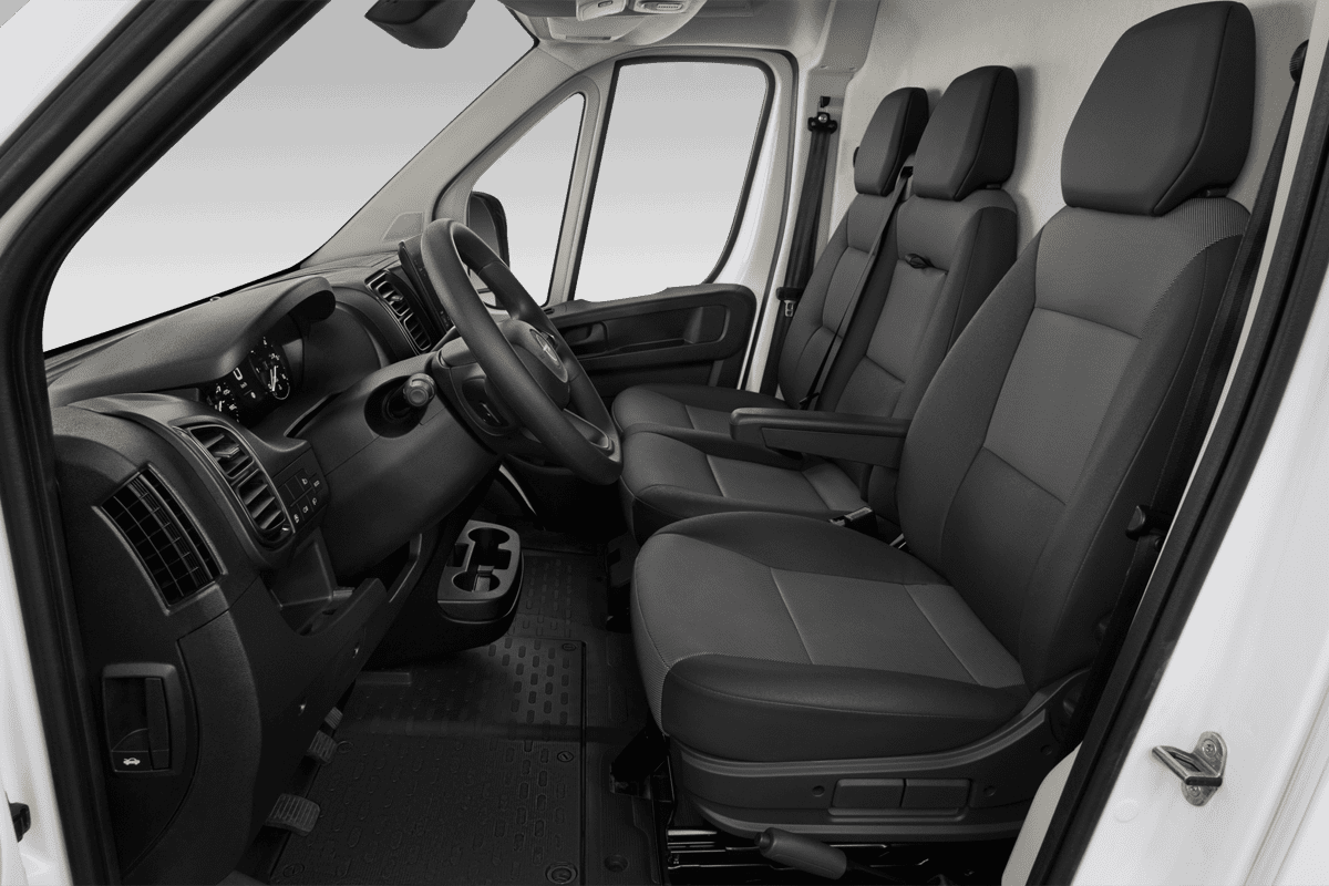 Vordersitze eines Opel Movano Kastenwagen