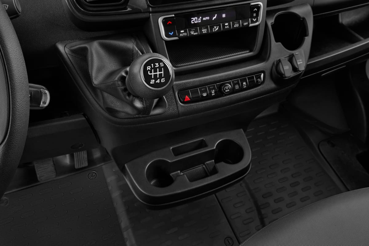 Schaltknüppel eines Opel Movano Kastenwagen