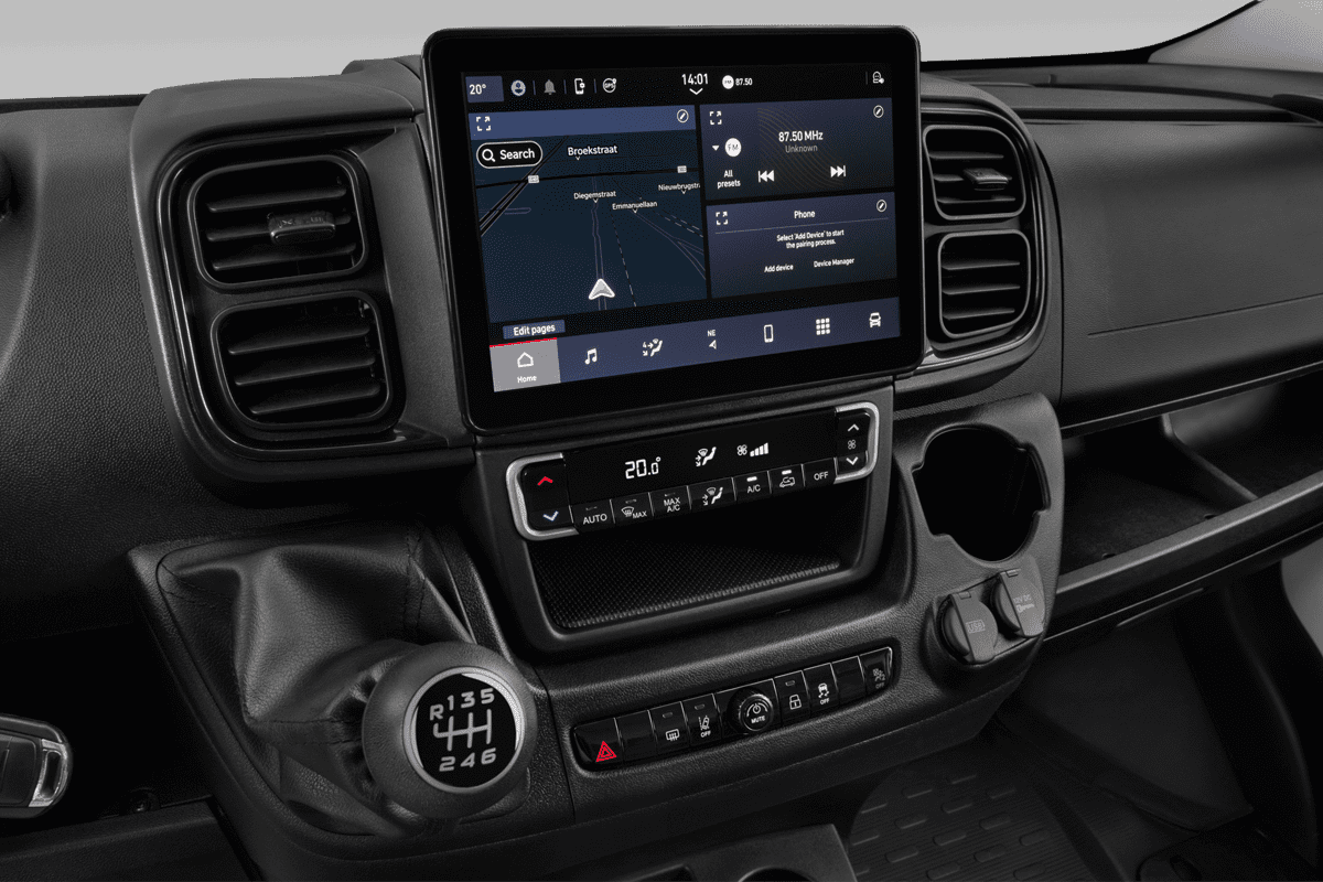 Mittelkonsole eines Opel Movano Kastenwagen