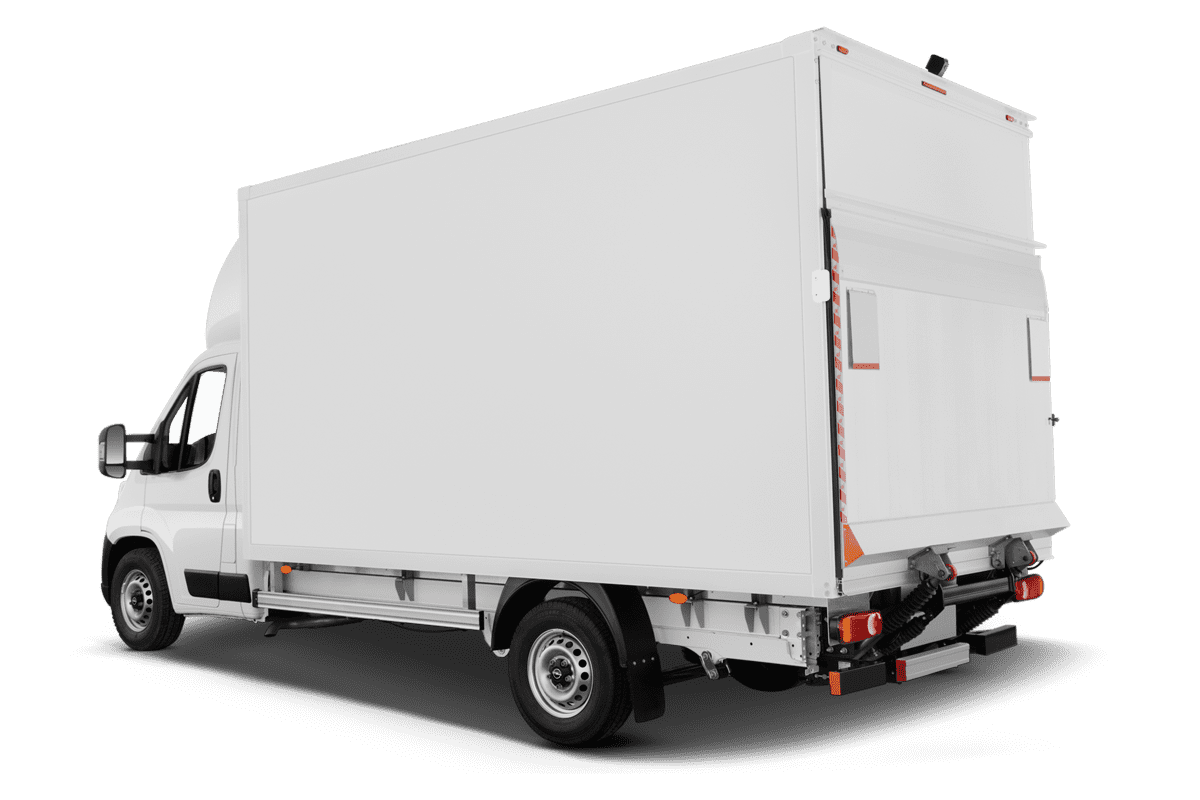 Schräge Heckansicht eines Opel Movano Normal Paketwagen, freigestellt