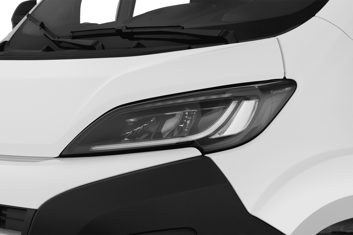 Frontscheinwerfer eines Opel Movano Normal Paketwagen