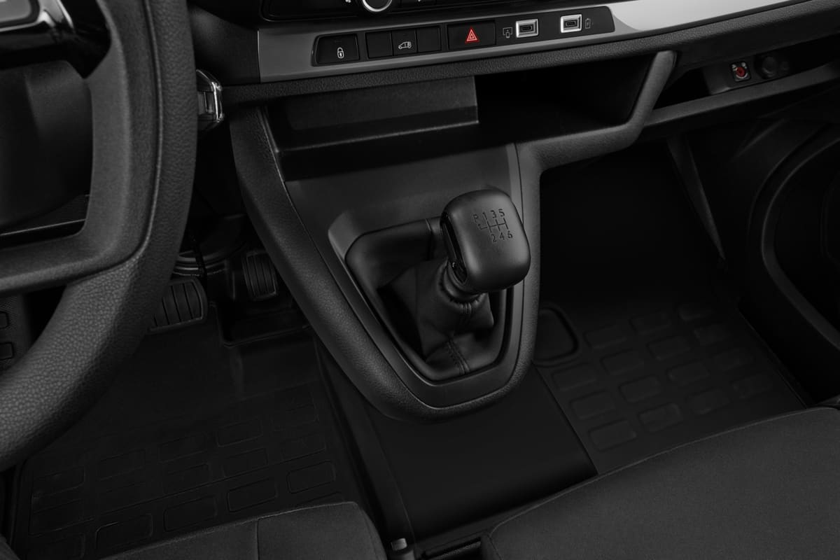 Schaltknüppel eines Opel Vivaro Kastenwagen