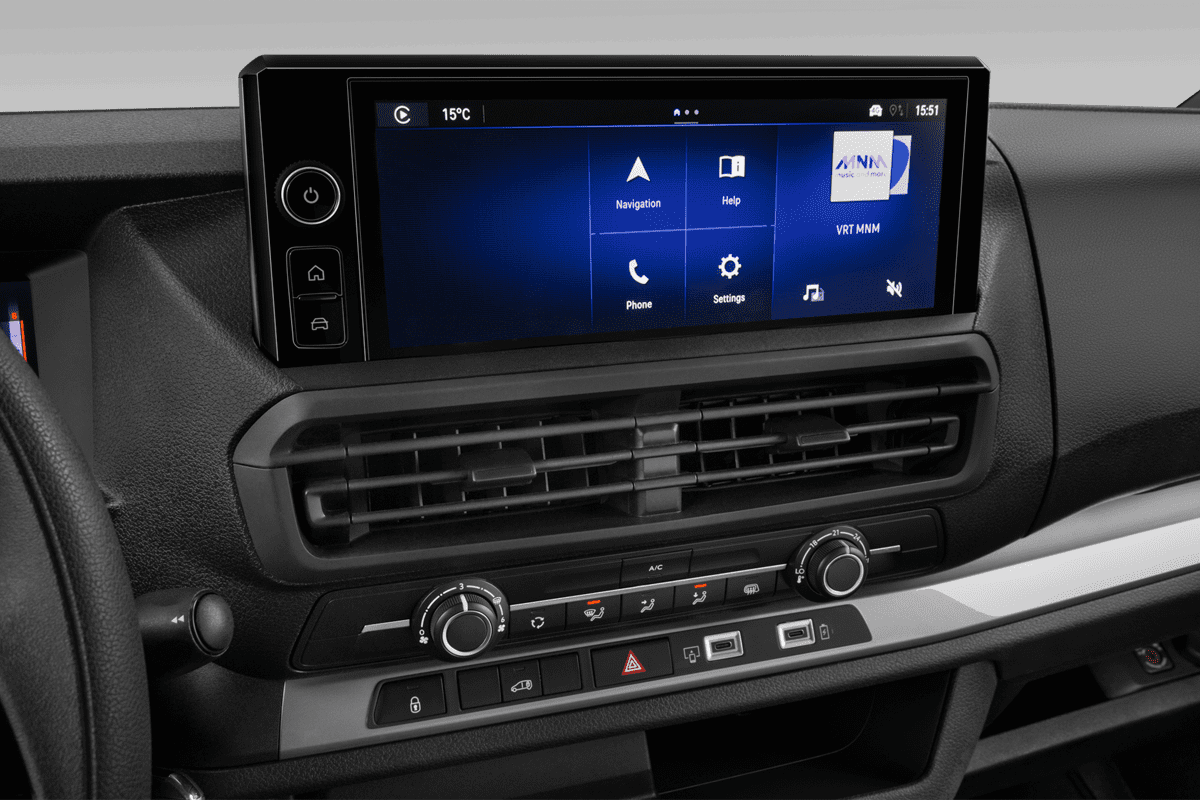 Mittelkonsole eines Opel Vivaro Kastenwagen