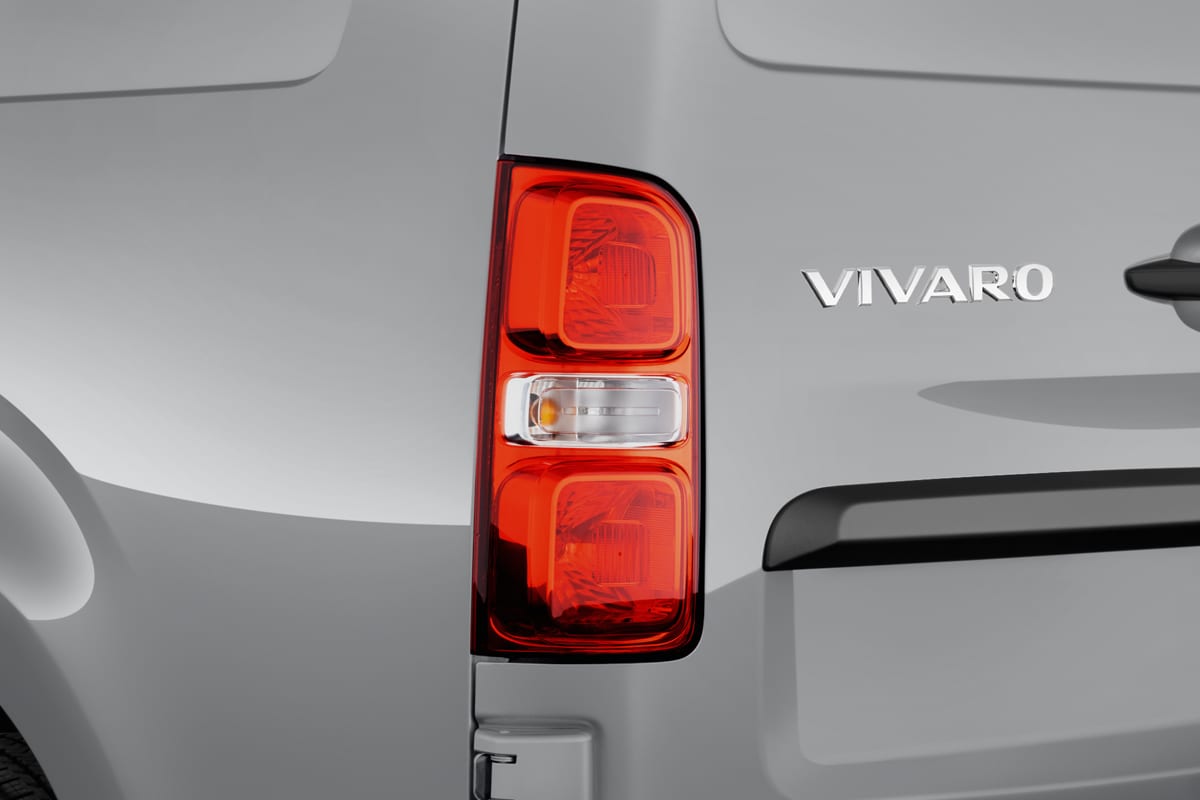 Heckleuchten eines Opel Vivaro Kastenwagen