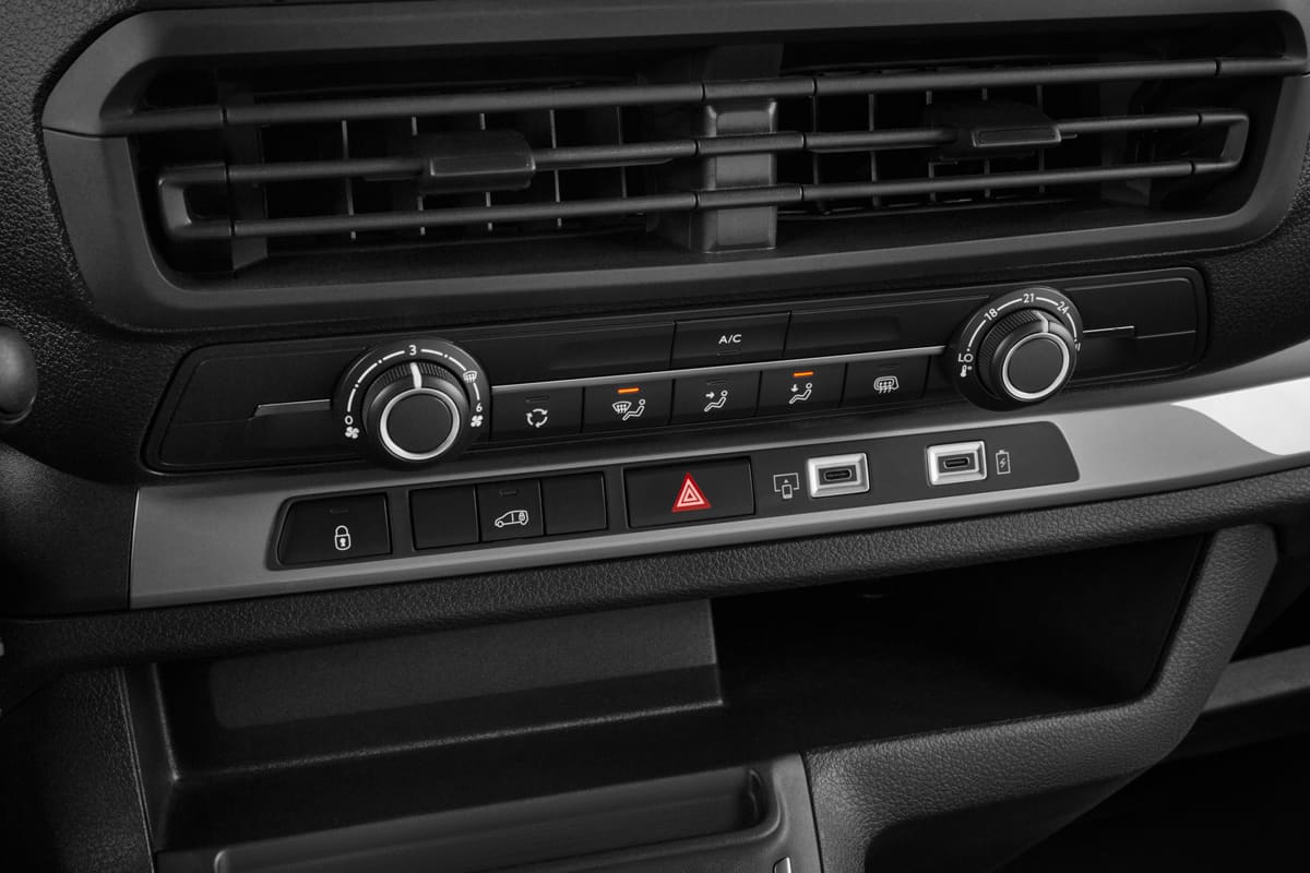 Klimasteuerung eines Opel Vivaro Kastenwagen