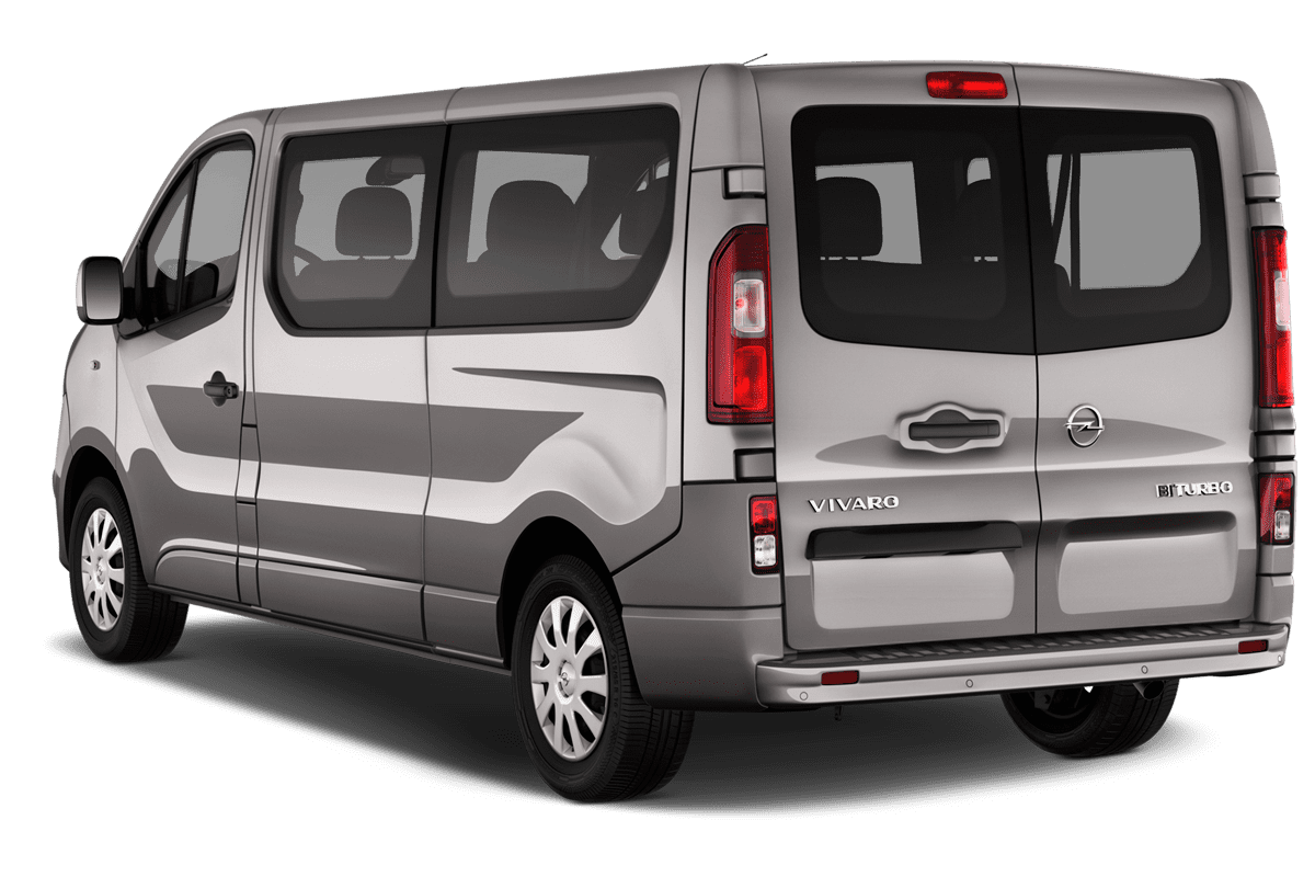 Schräge Heckansicht eines Opel Vivaro Kombi , freigestellt