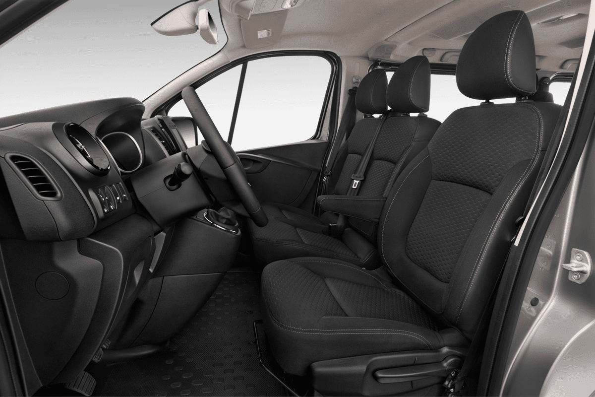 Vordersitze eines Opel Vivaro Kombi