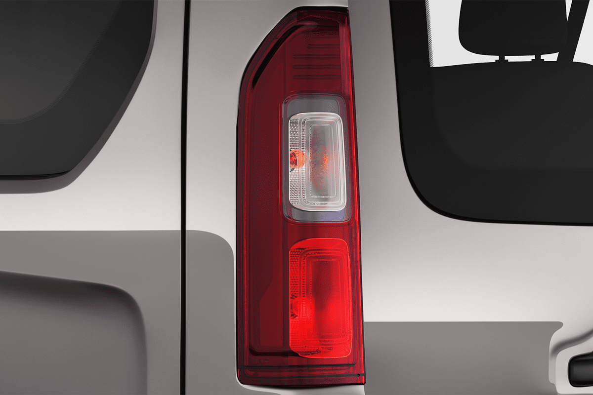Heckleuchten eines Opel Vivaro Kombi