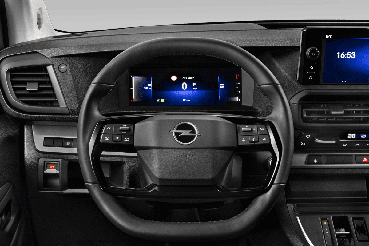 Lenkrad eines Opel Vivaro Doppelkabine Kastenwagen