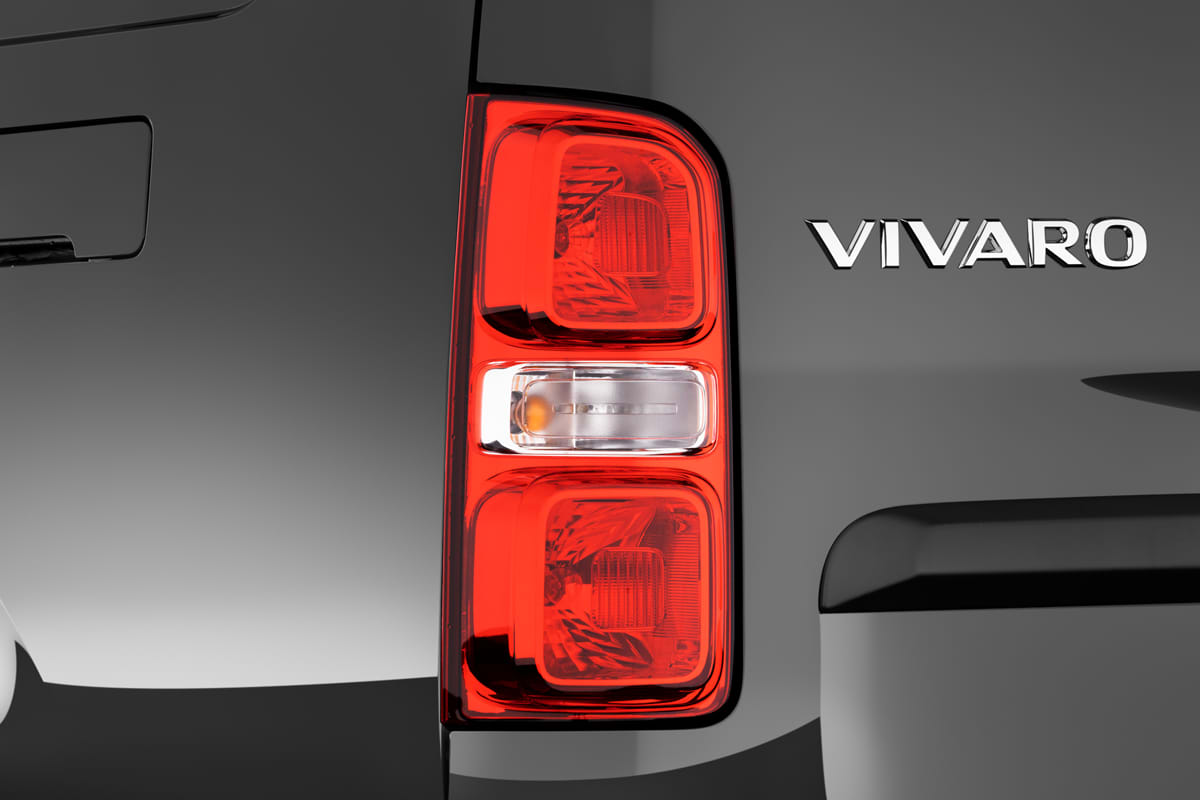Heckleuchten eines Opel Vivaro Doppelkabine Kastenwagen