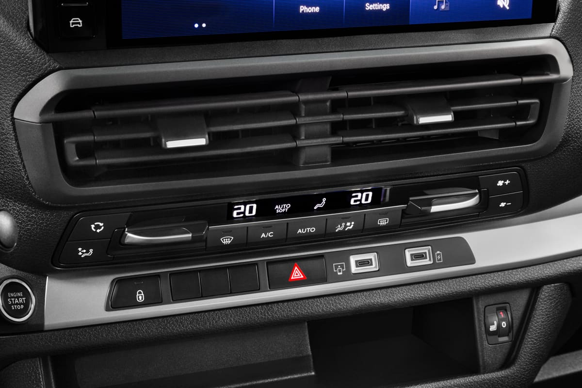 Klimasteuerung eines Opel Vivaro Doppelkabine Kastenwagen