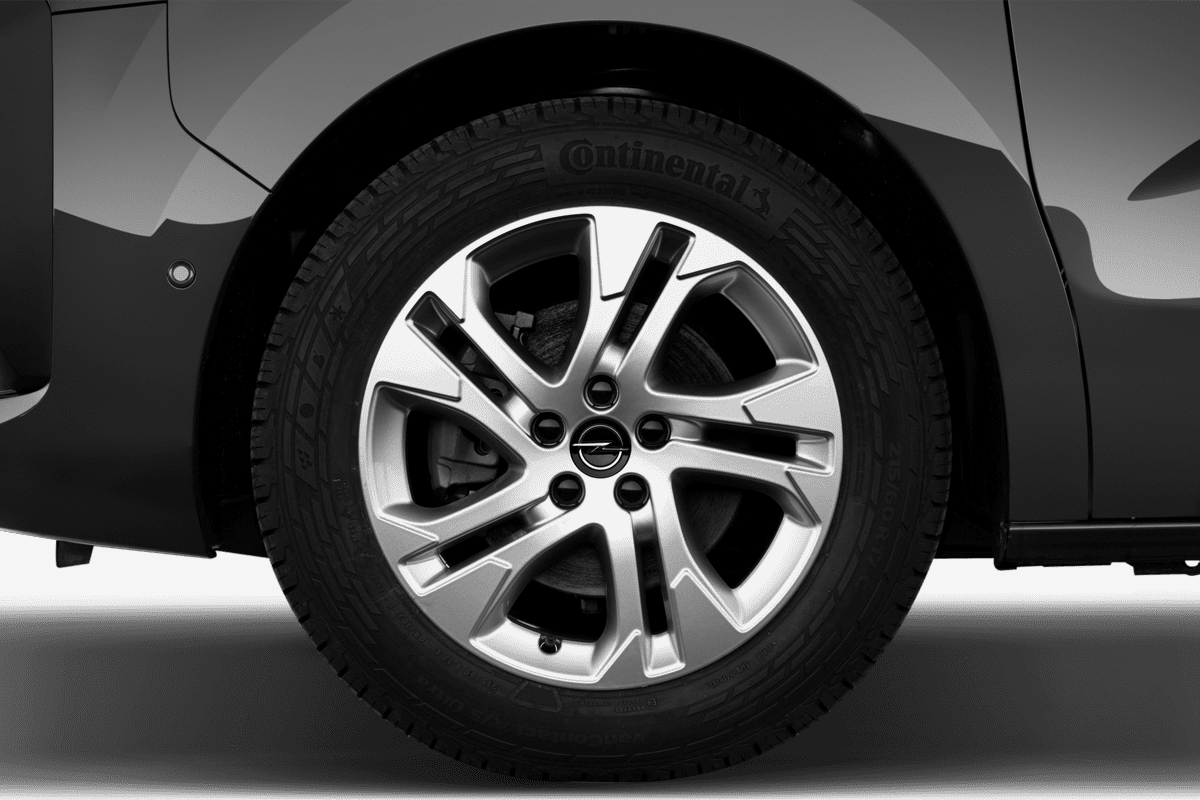 Radkappe oder Felge eines Opel Vivaro Doppelkabine Kastenwagen