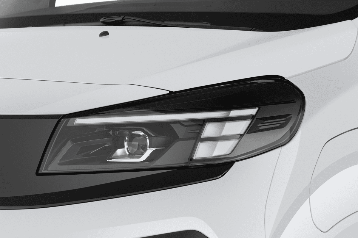 Frontscheinwerfer eines Opel Vivaro-e Kastenwagen 