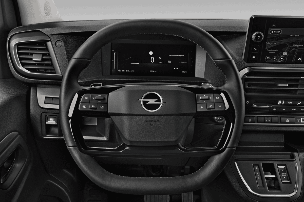 Lenkrad eines Opel Vivaro-e Kastenwagen 