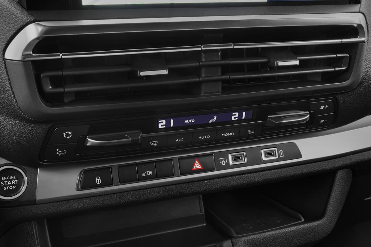 Klimasteuerung eines Opel Vivaro-e Kastenwagen 