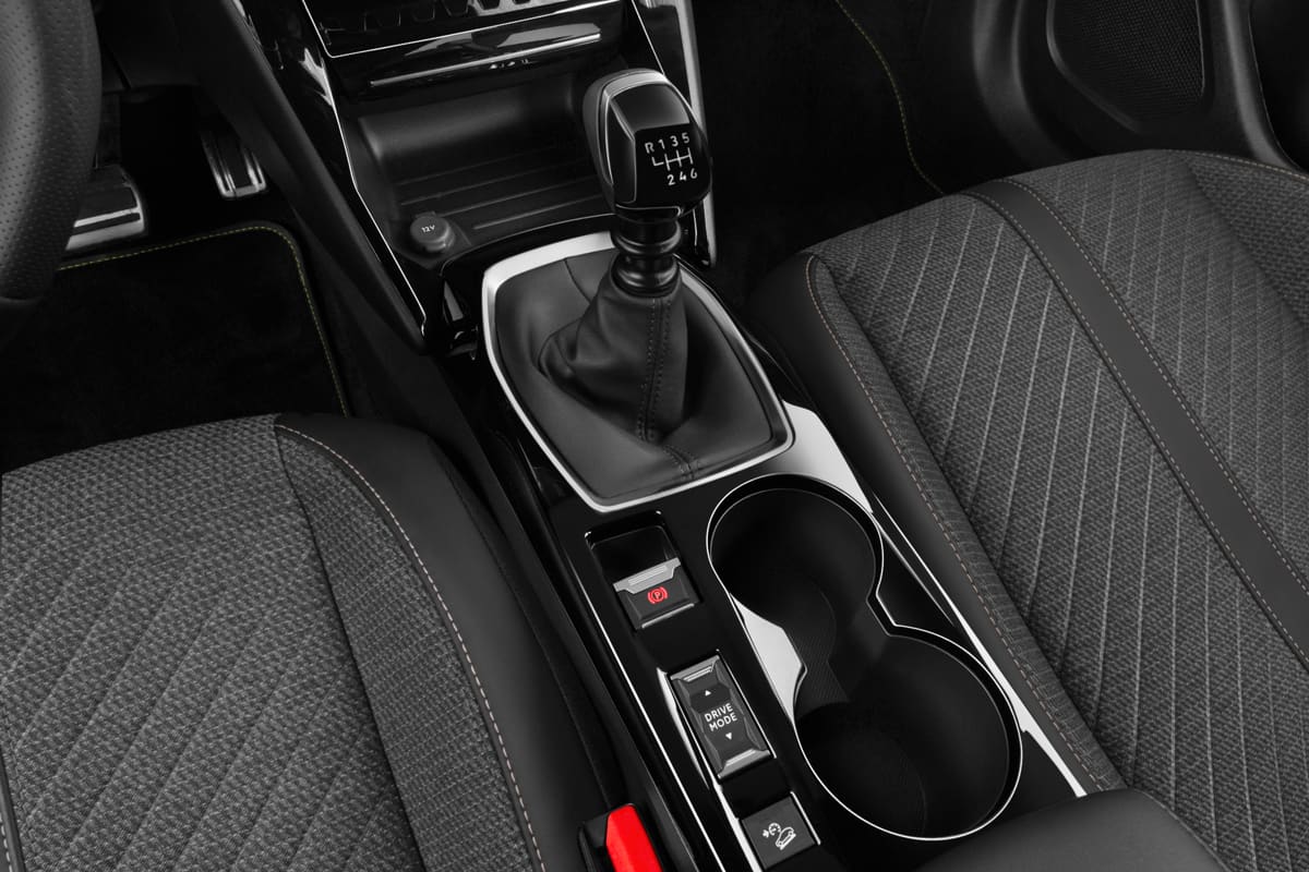 Schaltknüppel eines Peugeot 2008 Hybrid