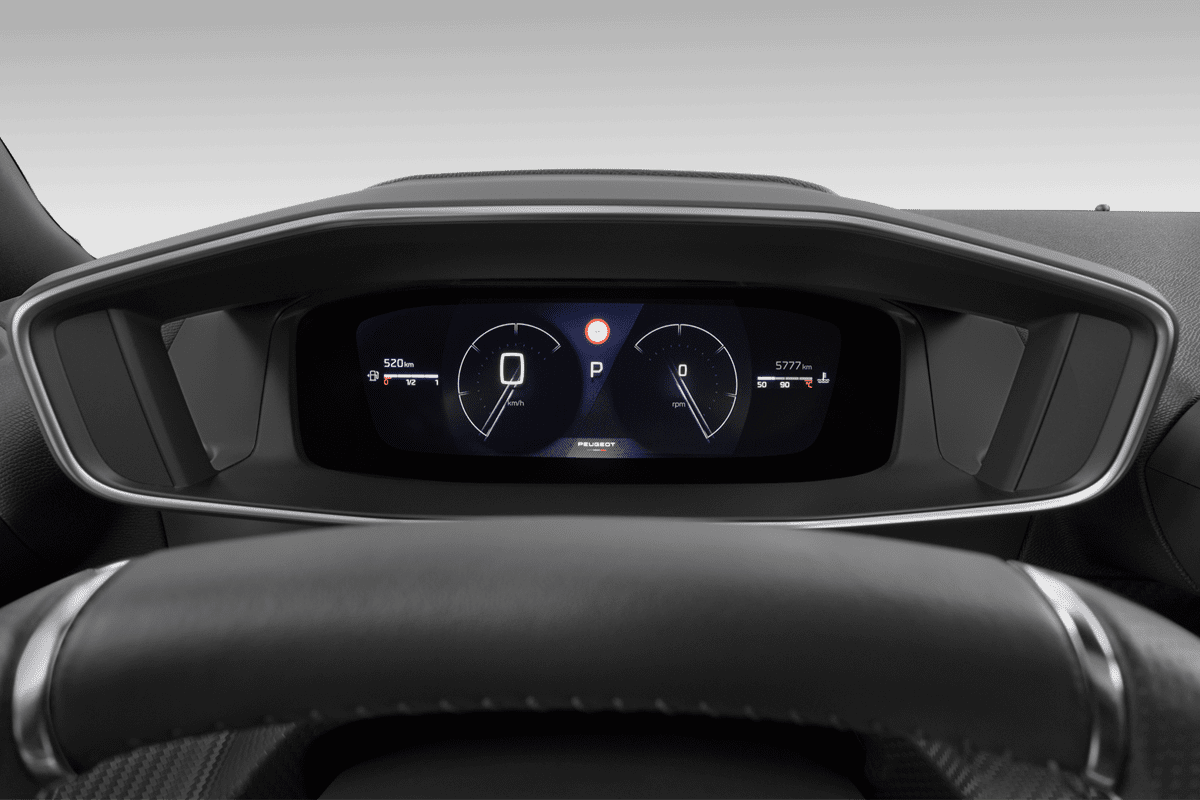 Kombiinstrument eines Peugeot 2008 Hybrid
