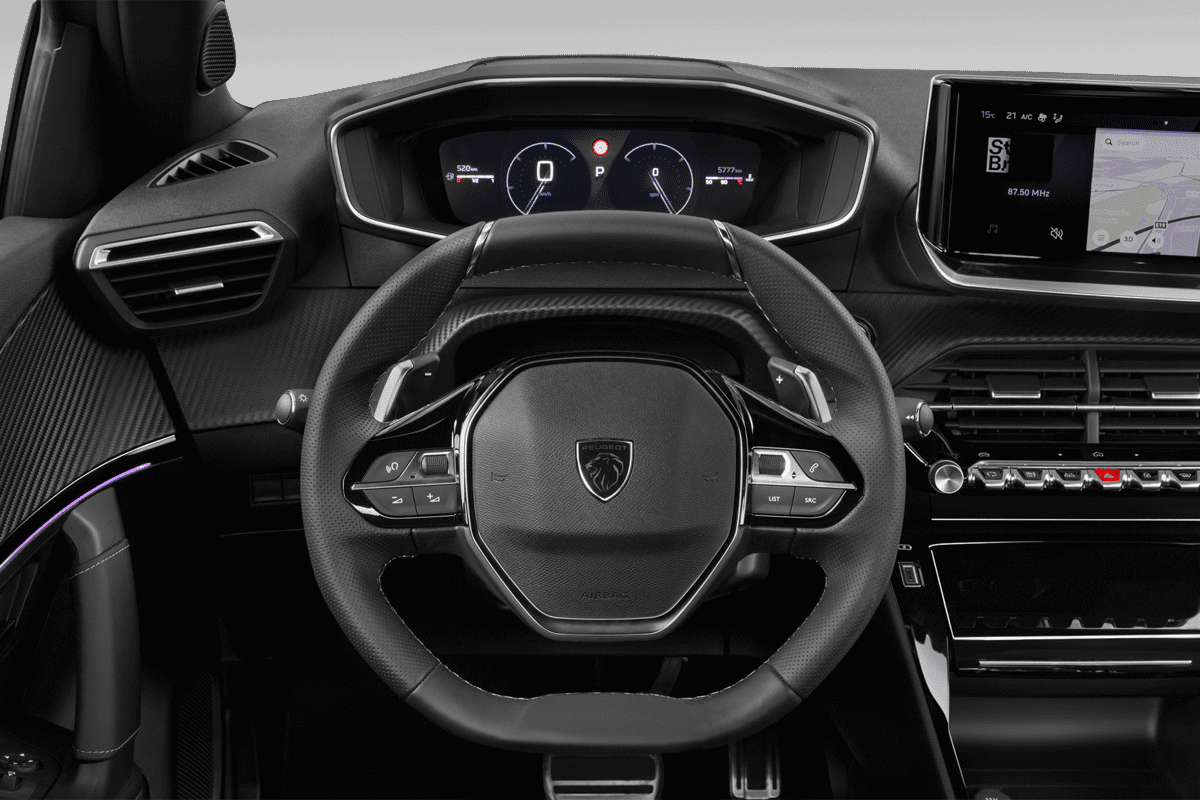 Lenkrad eines Peugeot 2008 Hybrid