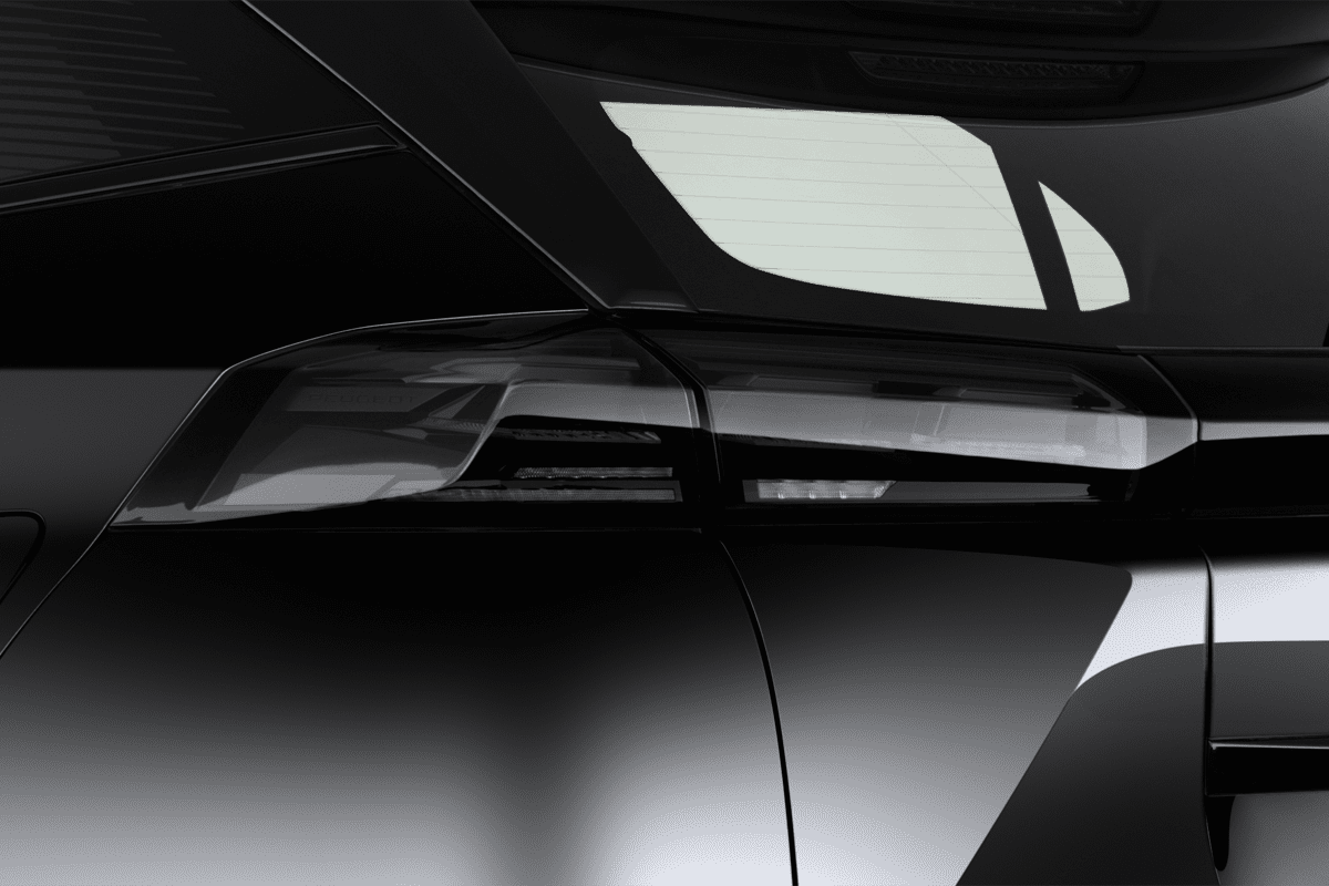 Heckleuchten eines Peugeot 2008 Hybrid