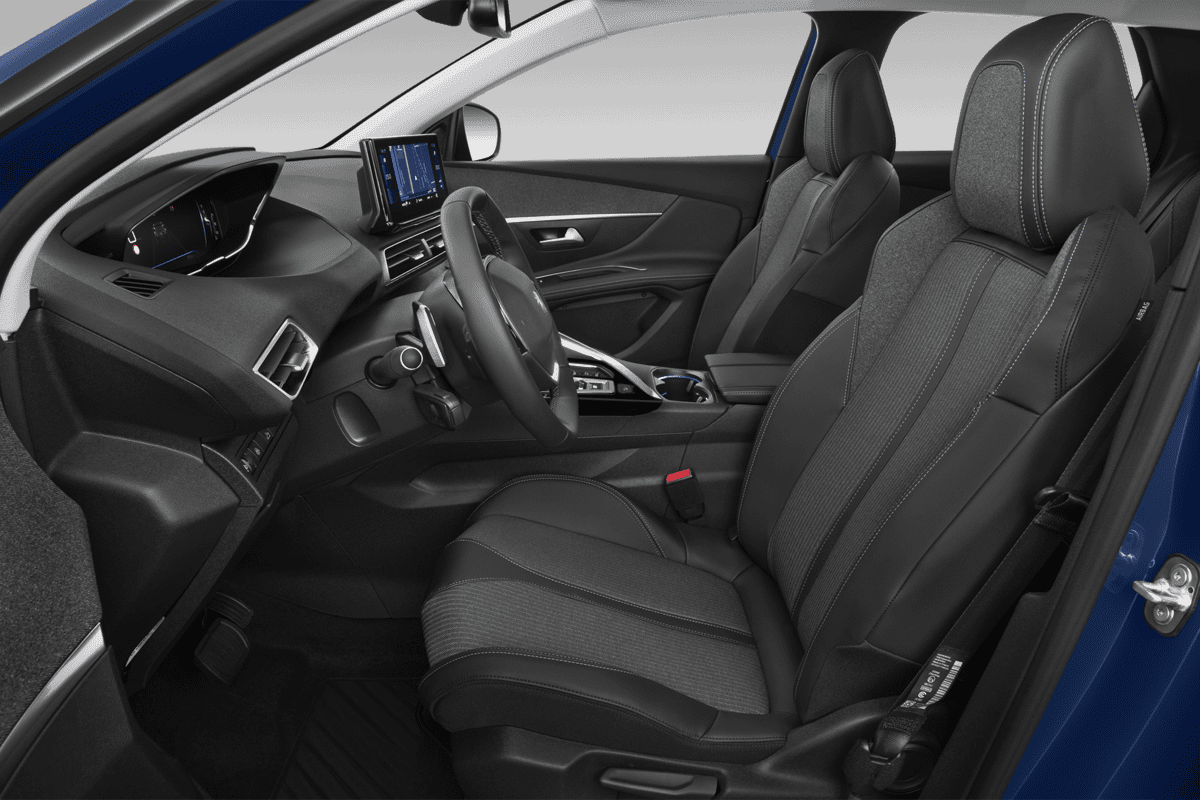 Vordersitze eines Peugeot 3008 Roadtrip Plug-In-Hybrid