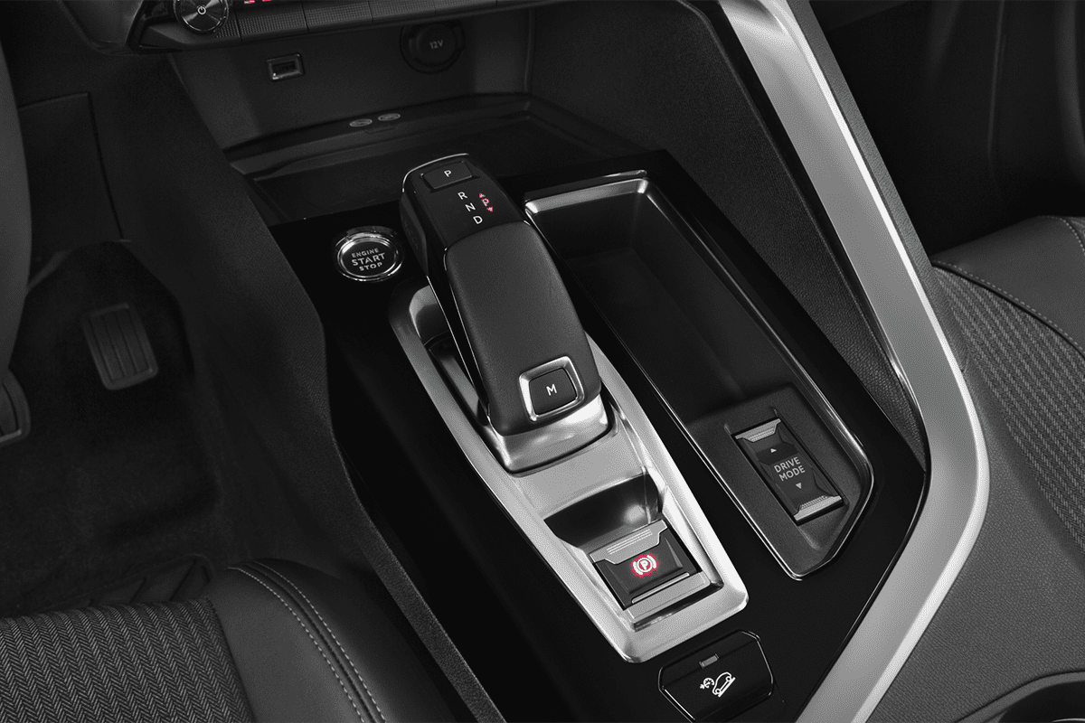 Schaltknüppel eines Peugeot 3008 Roadtrip Plug-In-Hybrid