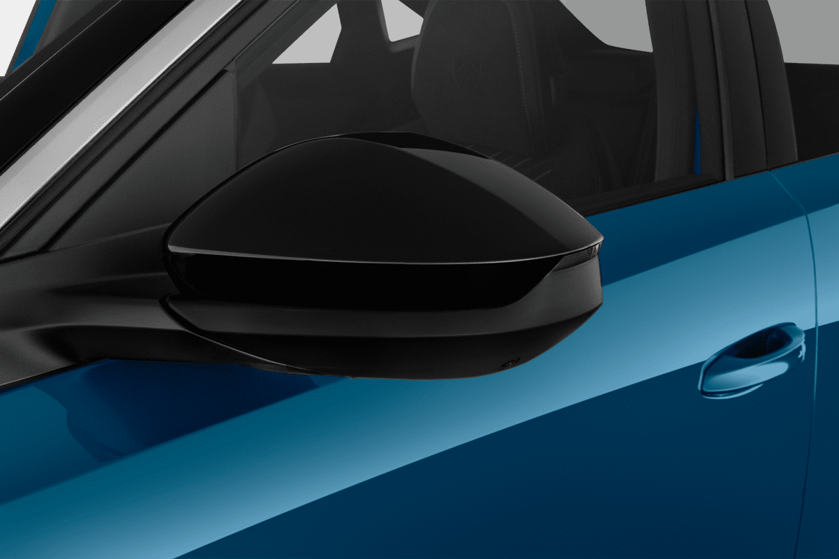 Rückspiegel eines Peugeot 3008 Plug-In-Hybrid 