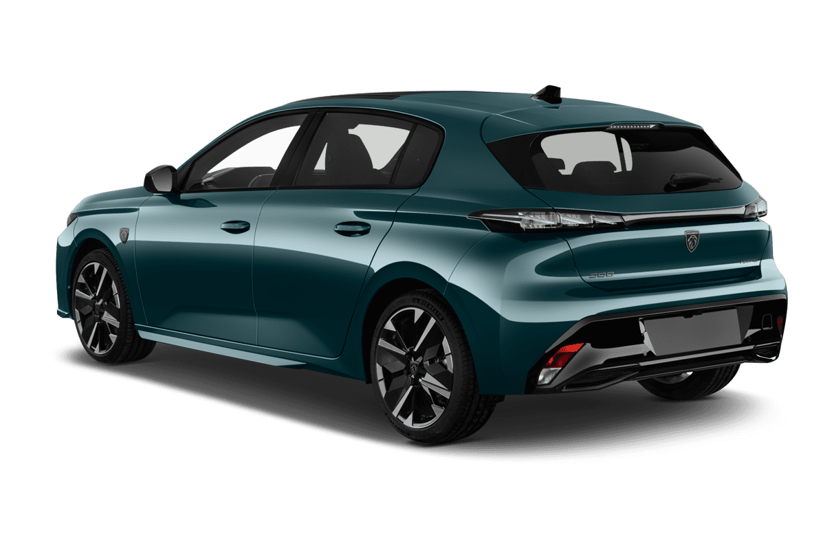 Schräge Heckansicht eines Peugeot 308 Plug-In-Hybrid, freigestellt