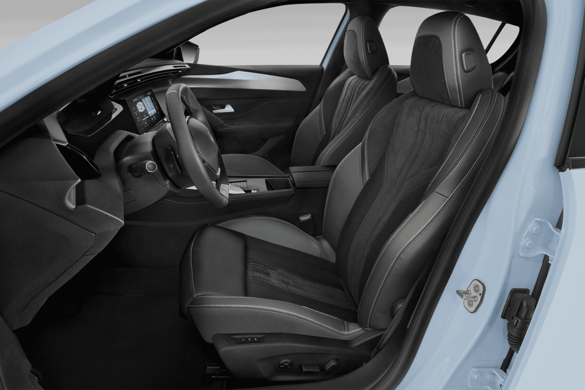 Vordersitze eines Peugeot 308 Plug-In-Hybrid