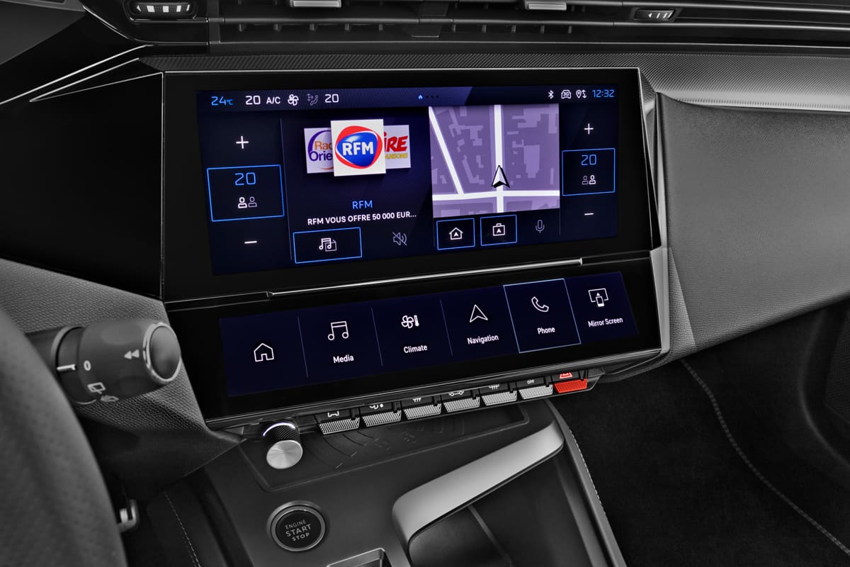 Mittelkonsole eines Peugeot 308 Plug-In-Hybrid