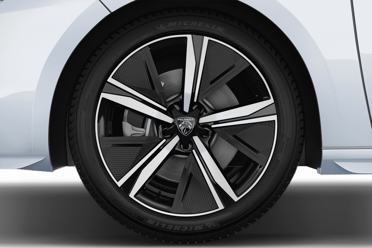 Radkappe oder Felge eines Peugeot 308 Plug-In-Hybrid