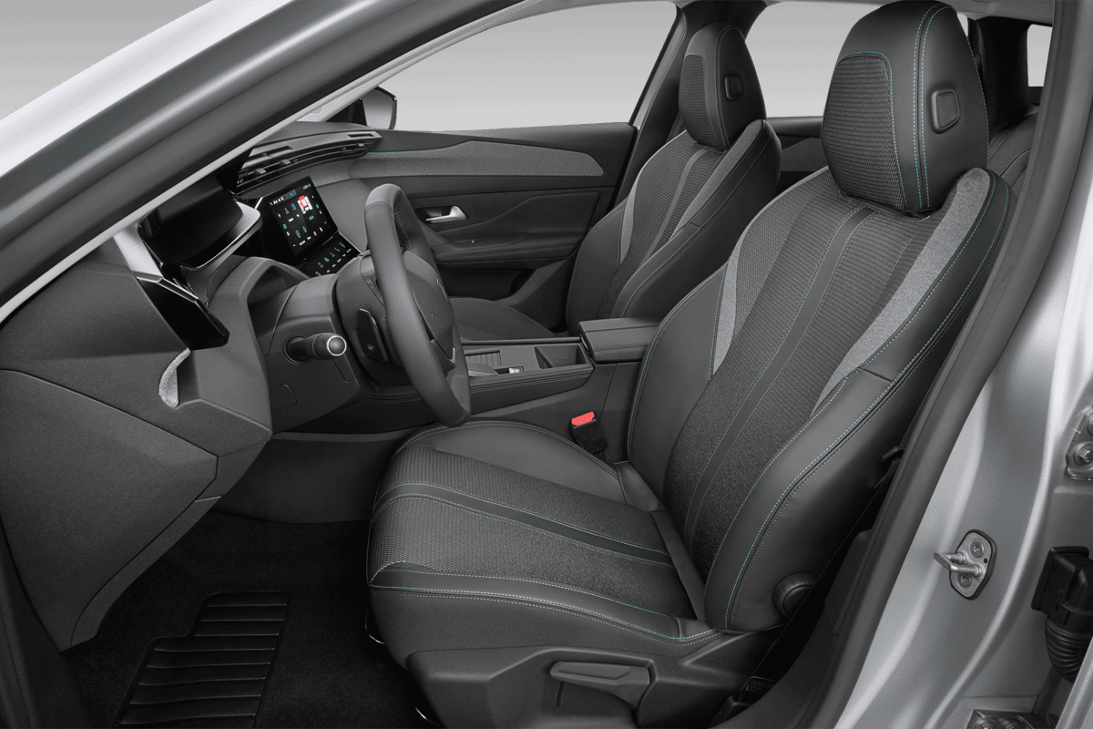 Vordersitze eines Peugeot 308 SW Plug-In-Hybrid