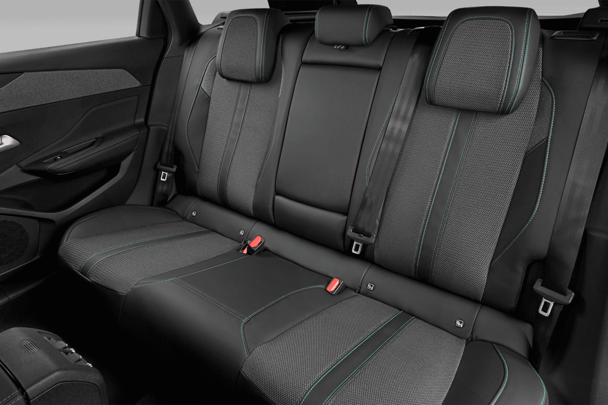 Rücksitzbank eines Peugeot 308 SW Plug-In-Hybrid