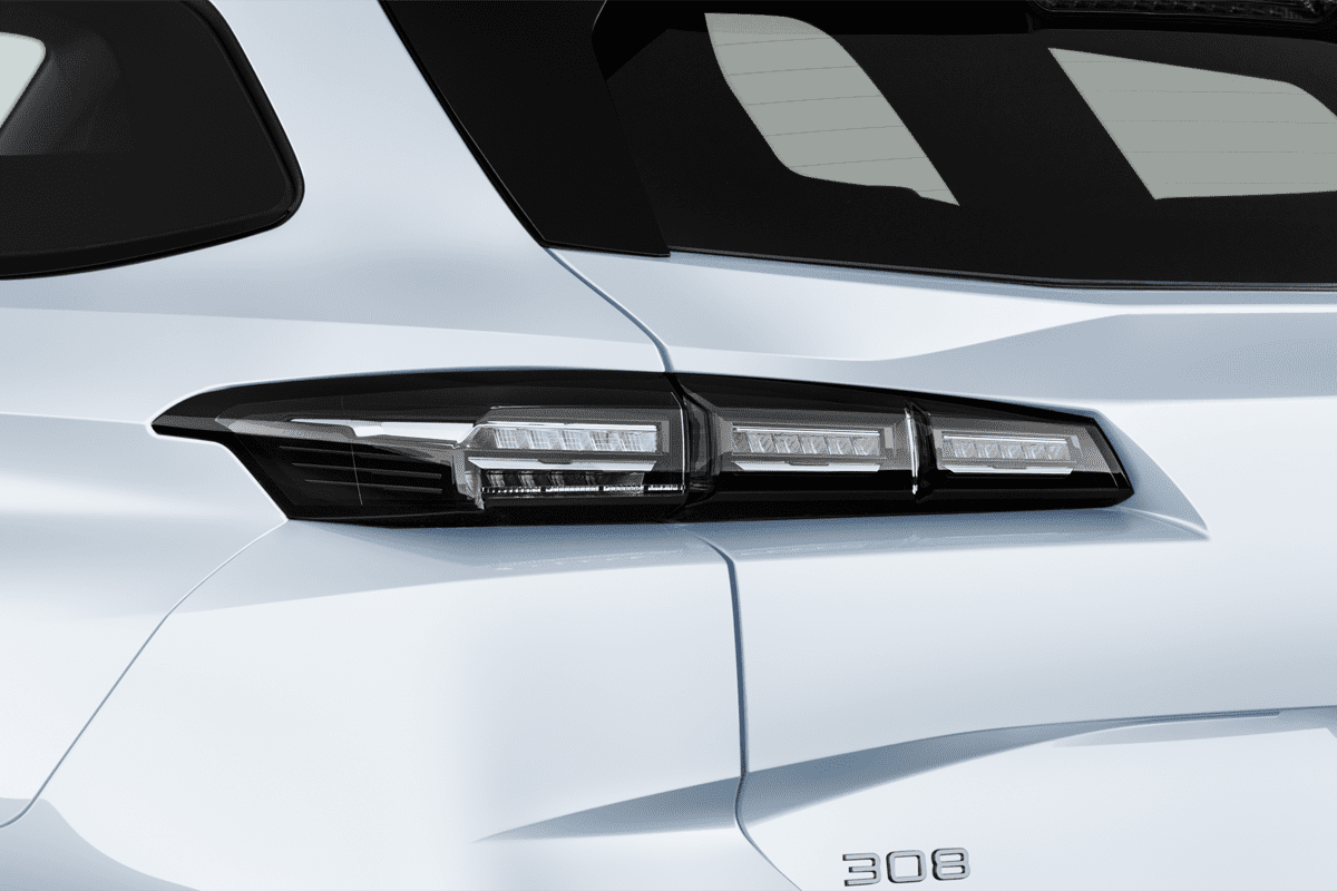 Heckleuchten eines Peugeot 308 SW Hybrid