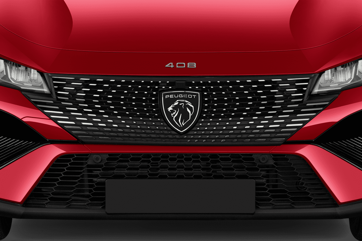 Kühlergrill eines Peugeot 408 Hybrid