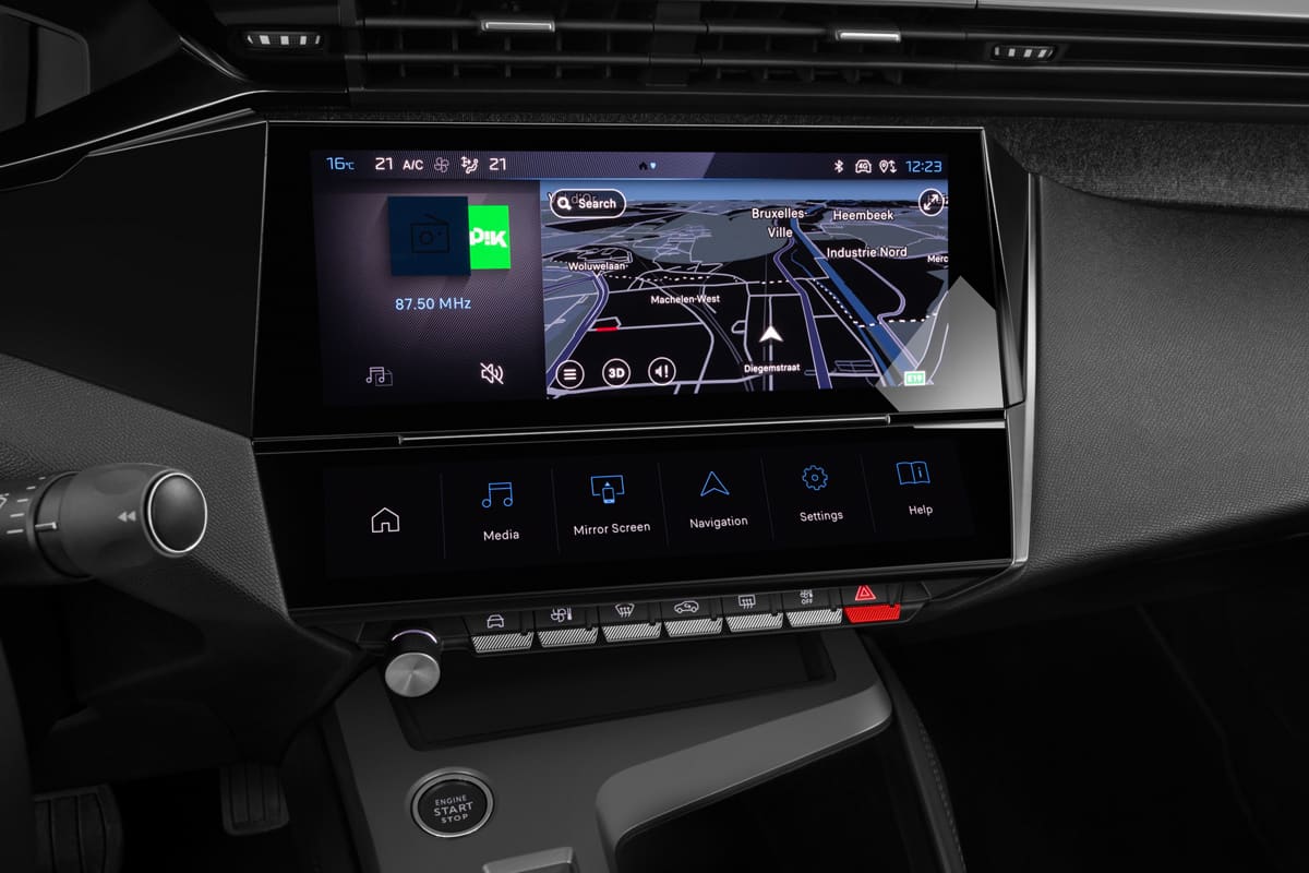 Mittelkonsole eines Peugeot 408 Hybrid