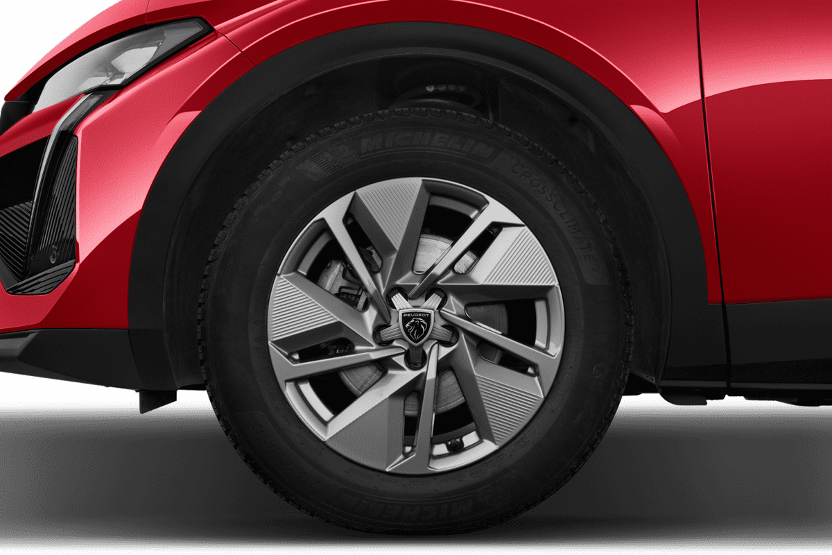 Radkappe oder Felge eines Peugeot 408 Hybrid