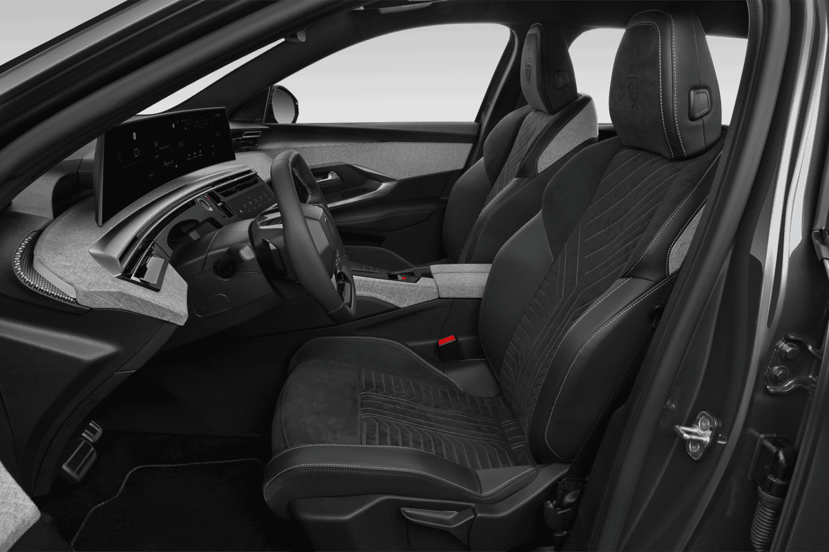 Vordersitze eines Peugeot 5008 Hybrid