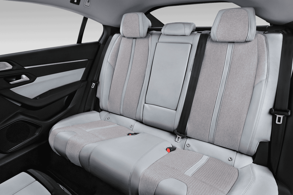 Rücksitzbank eines Peugeot 508 PSE