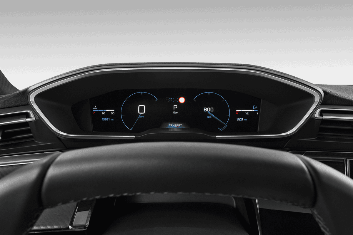 Kombiinstrument eines Peugeot 508 Plug-In-Hybrid