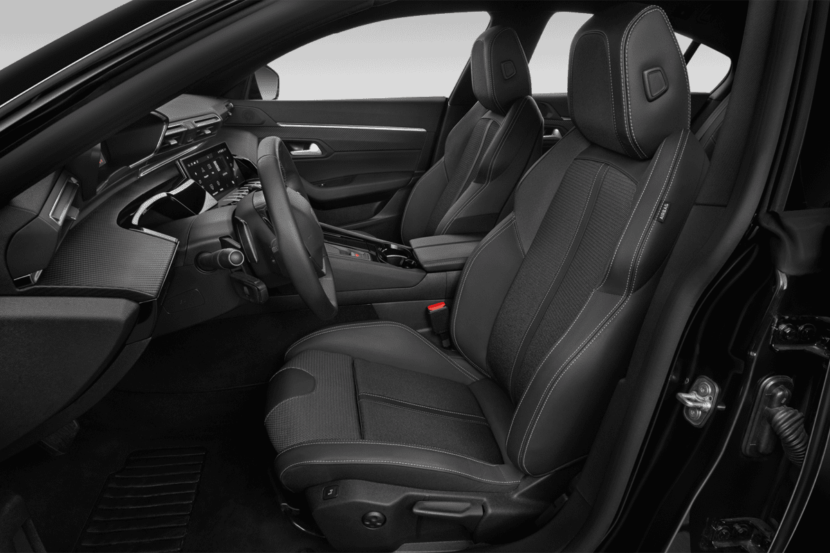 Vordersitze eines Peugeot 508