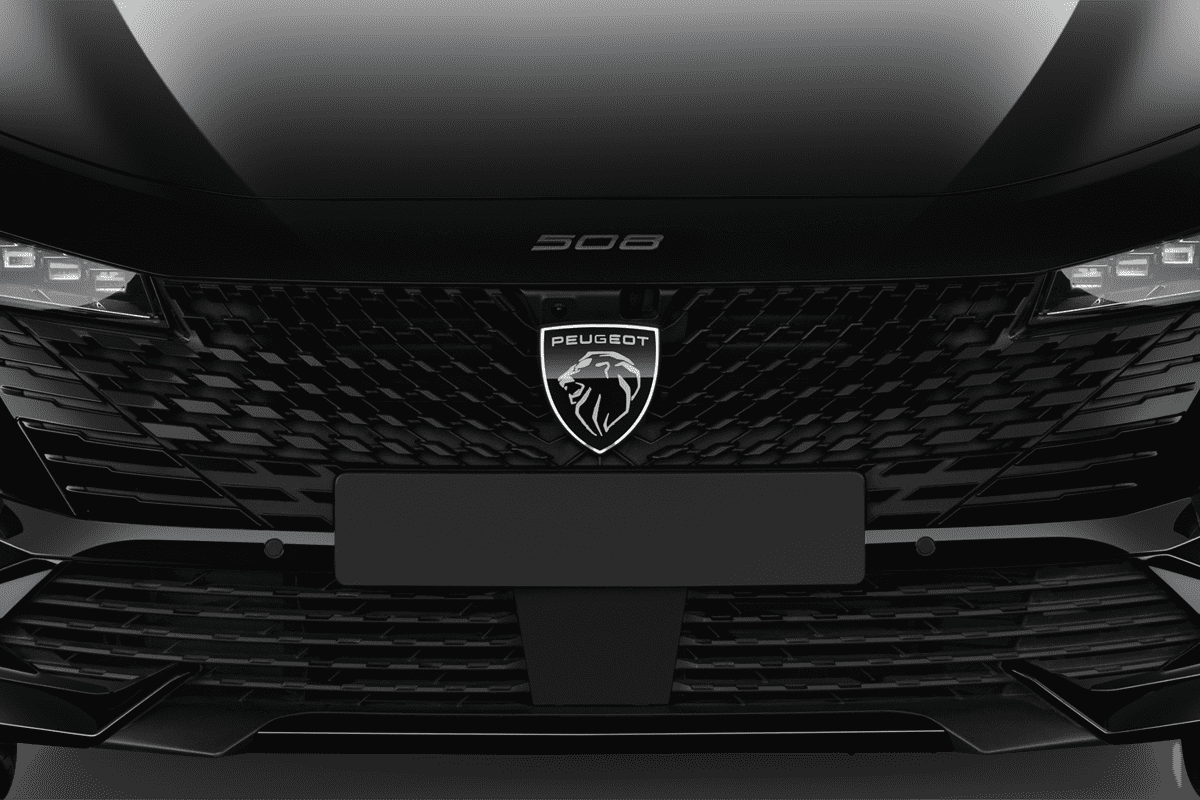 Kühlergrill eines Peugeot 508