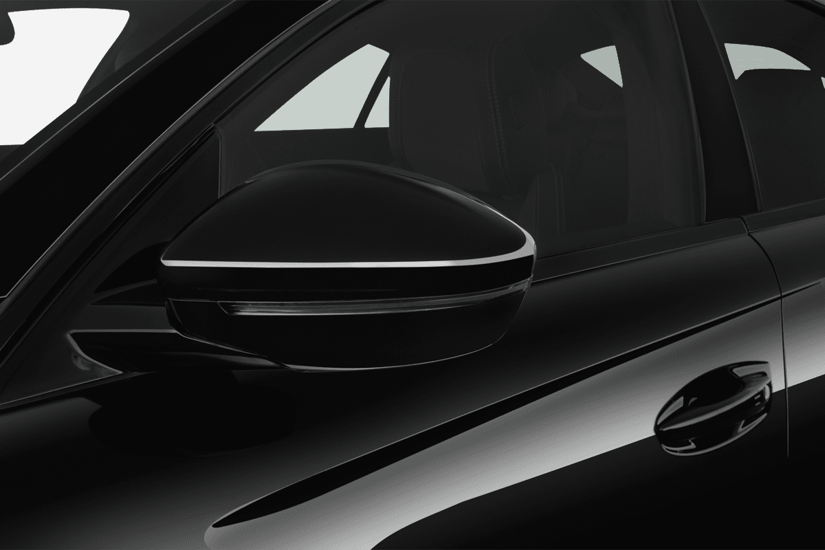 Rückspiegel eines Peugeot 508