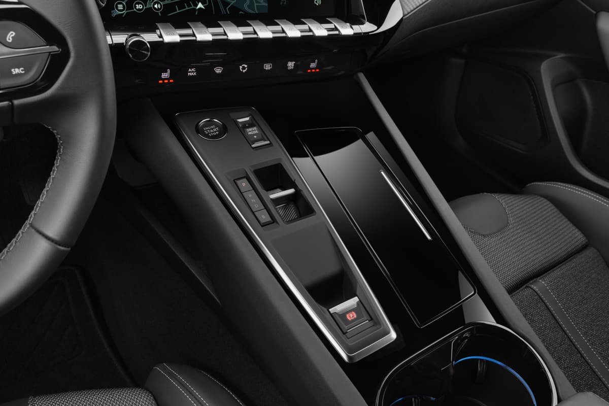 Schaltknüppel eines Peugeot 508 SW Plug-In-Hybrid