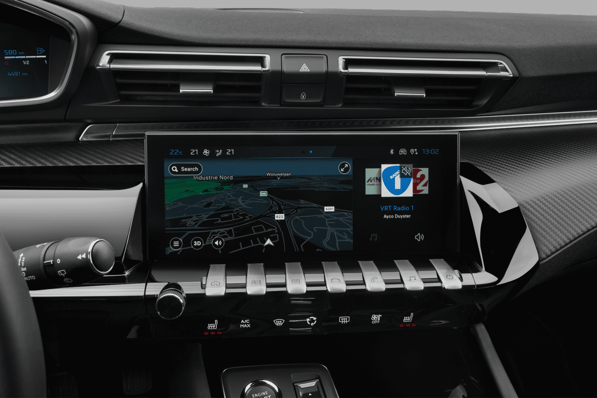 Mittelkonsole eines Peugeot 508 SW Plug-In-Hybrid