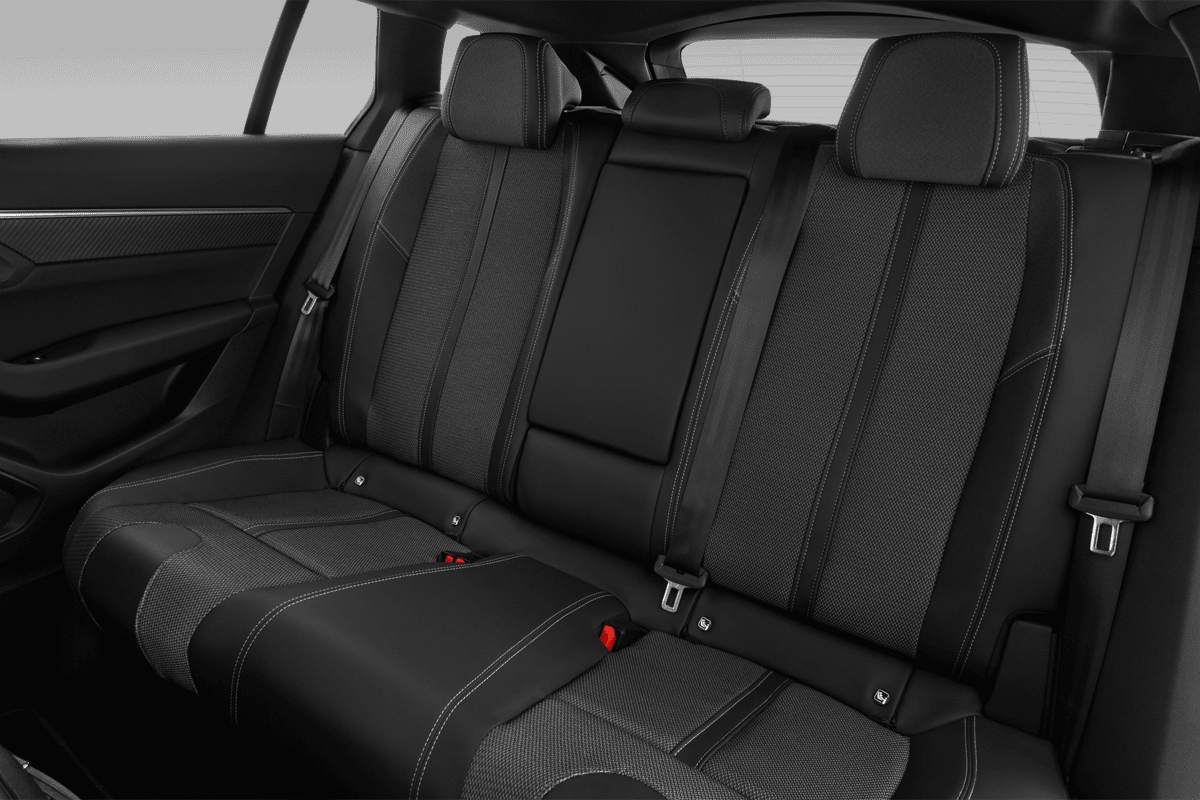 Rücksitzbank eines Peugeot 508 SW Plug-In-Hybrid