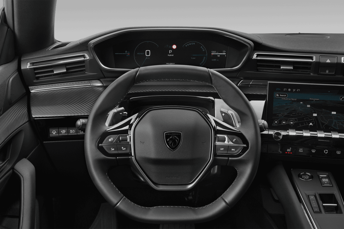 Lenkrad eines Peugeot 508 SW Plug-In-Hybrid