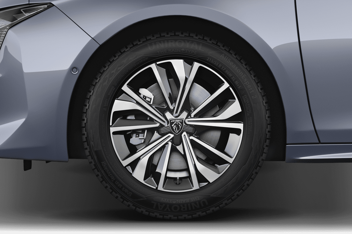 Radkappe oder Felge eines Peugeot 508 SW Plug-In-Hybrid