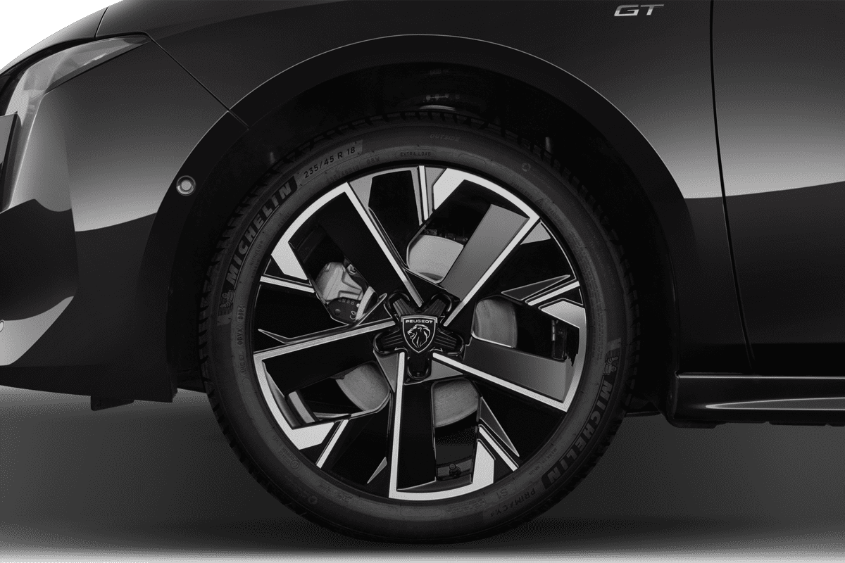 Radkappe oder Felge eines Peugeot 508 SW PSE