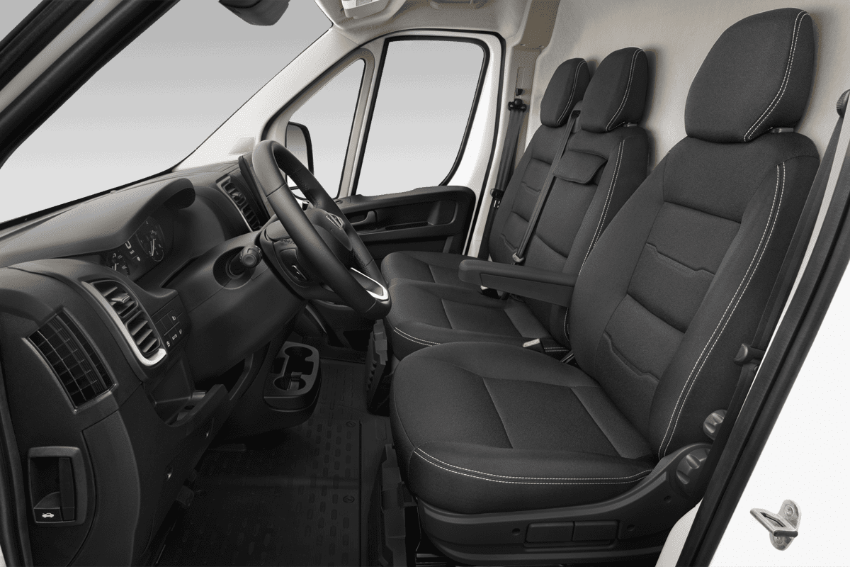 Vordersitze eines Peugeot e-Boxer